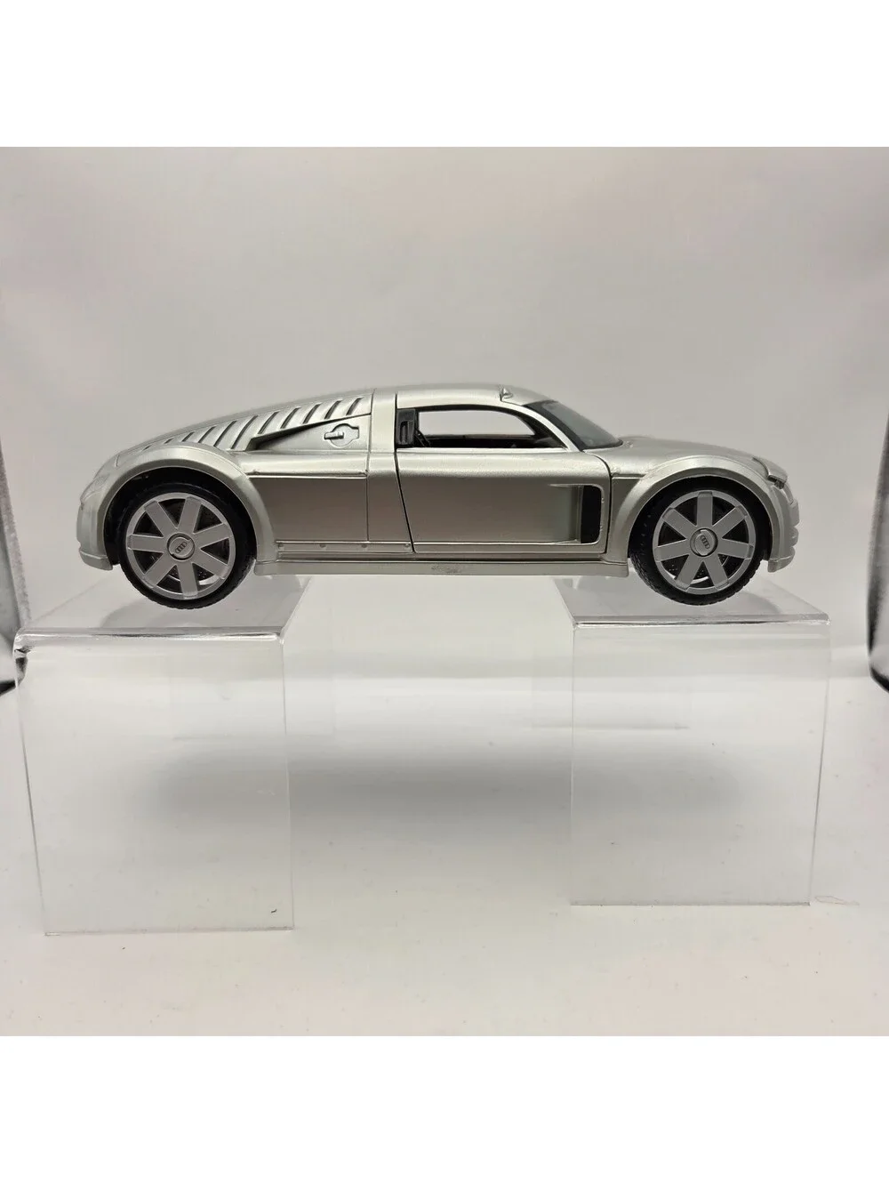 Maisto Audi Supersportwagen Rosemeyer 1:18 Diecast Model Car Silver
